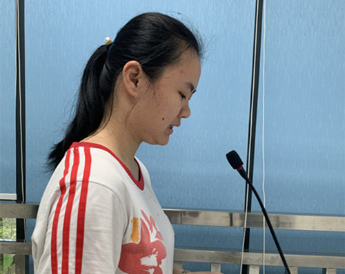 高二（2）班  王颖